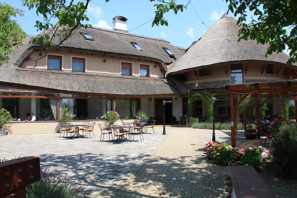 Penzion Eko Park Piestany エクステリア 写真