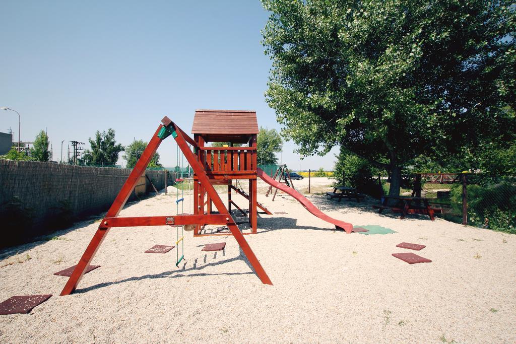 Penzion Eko Park Piestany エクステリア 写真